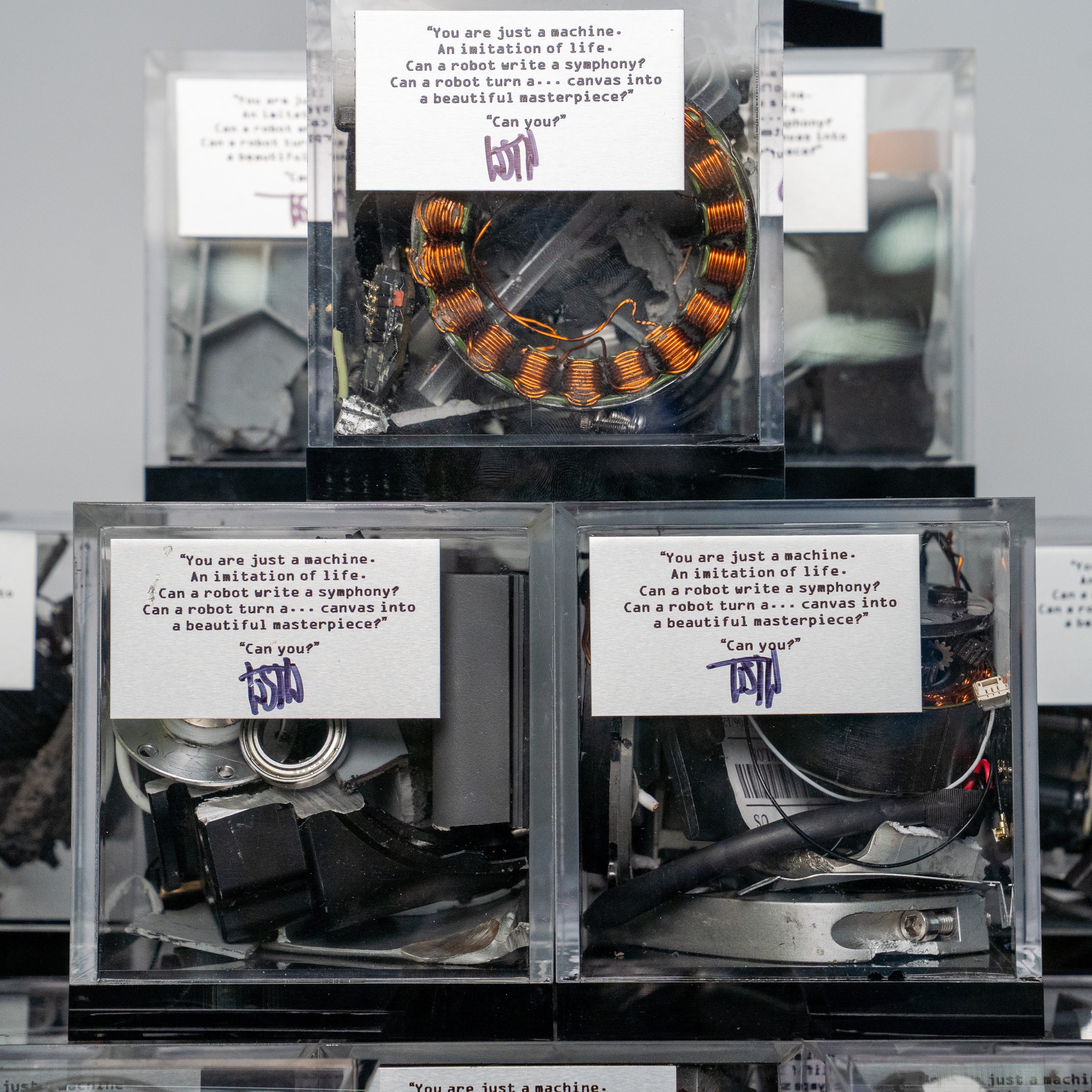 HUMANOID ROBOT CUBE - 30 CREATED - Image 4